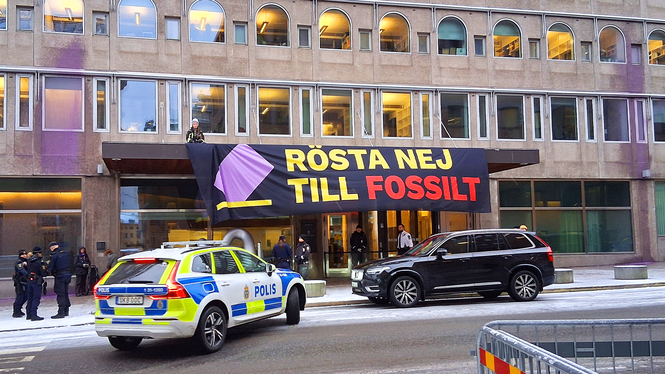 Återställ våtmarker genomförde i förra veckan en aktion vid Finansdepartementet som en protest mot regeringens otillräckliga klimatpolitik – inte minst när det gäller torvbrytningen.