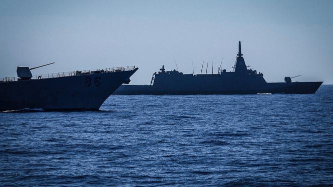 Donald Trump hotar att anfalla Iran, bland annat genom att skicka en massiv krigsflotta.