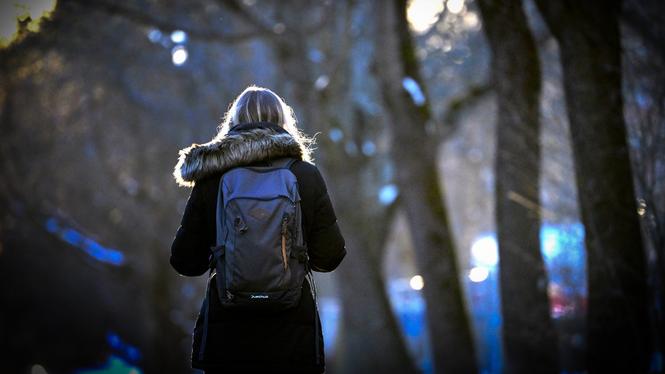 Ung vänster svarar jämställdhetsministerns och socialministern.