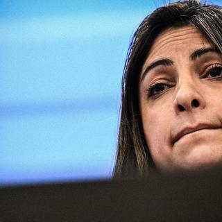 I Vänsterpartiet ifrågasätts hela tiden partiledningen inför öppen ridå, skriver Ulrika Lindahl.