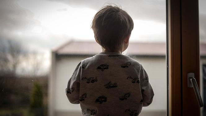 De utvisade barnen lär sig snabbt vad som gäller, allt kan tas ifrån dem utan förvarning, skriver Ebba Grönroos.