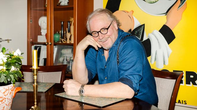 Fredrik Lindström säger att han brukar hålla sig utanför det offentliga samtalet. Det är ofta vulgärt och förenklat. Man han kan inte riktigt hålla sig.