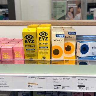 Flera apotek runt om i Sverige fortsätter att sälja ögondropparna som forskarna varnar för.