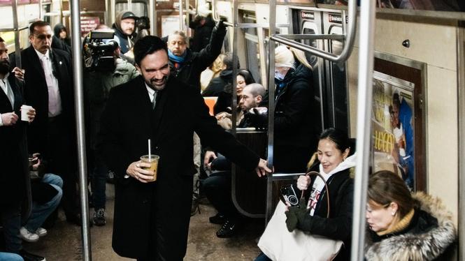 New York har fått sin socialistiska borgmästare – men gör det någon skillnad på riktigt? Carolina Lundin söker svaren ute på stadens frusna gator, under Zohran Mamdanis första månad.