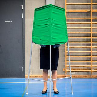 Socialdemokraternas partiledare Magdalena Andersson röstar i EU-valet, 2024.