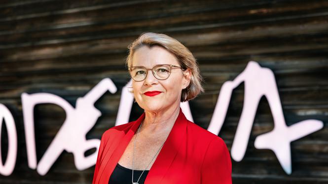 Gitte Ørskou, chef för Moderna museet säger att hon lärde sig mycket av resan till Qatar, där hon träffade kollegor, konstnärer och curatorer. ”Det var viktigt för mig att vara på palts och höra hur de tänker och resonerar”, säger hon.