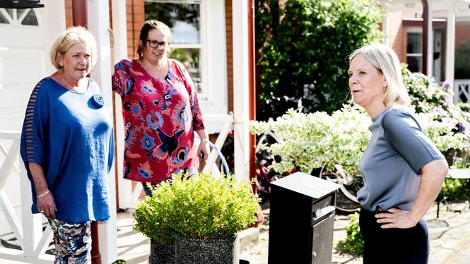 Socialdemokraternas partiledare Magdalena Andersson knackade dörr på Linero i Lund under EU-valskampanjen 2024.