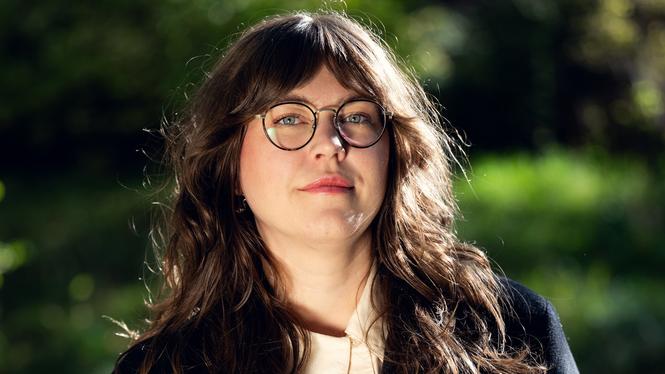 Civilsamhällets roll är att vara en kritisk röst, en kunskapsbärare och en granskare – även när det som granskas är obekvämt för makten, skriver Hanna Gunnarsson, policyrådgivare och expert på Agenda 2030.