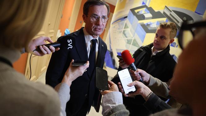Statsminister Ulf Kristersson (M) möter media efter möte i EU-nämnden i Sveriges riksdag. 