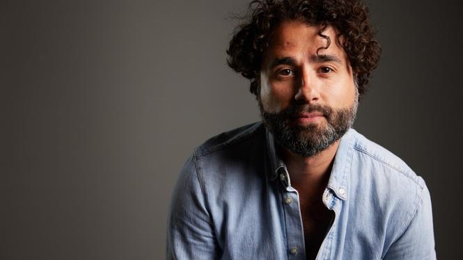 Ramtin Parvaneh har skrivit och regisserat pjäsen "Säg inget till mamma" på Stadsteatern Skärholmen.