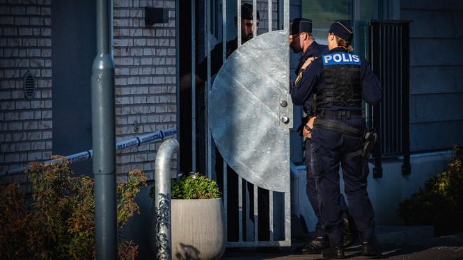 Polis på plats efter mordet i Staffanstorp, i september förra året. 
