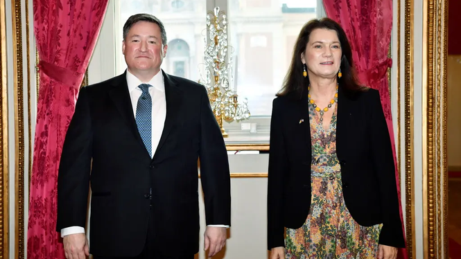 USA:s tidigare Sverigeambassadör Erik Ramanathan träffar dåvarande utrikesminister Ann Linde (S) i Stockholm.