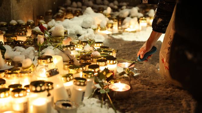 Minnesstund och ljusmanifestation i Skönviksparken i Salem efter mordet. 