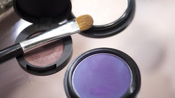 Kosmetika är en av alla produktgrupper som innehåller PFAS. Nu har branschen bestämt sig för att bli kvitt evighetskemikalierna.