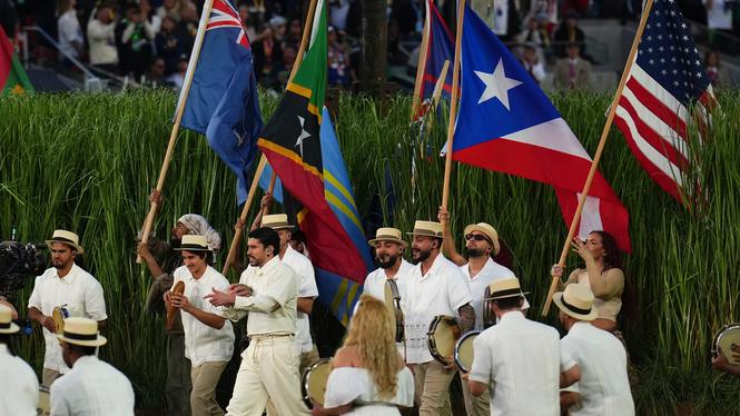 Bad Bunny under halvtidsshowen på Super Bowl.
