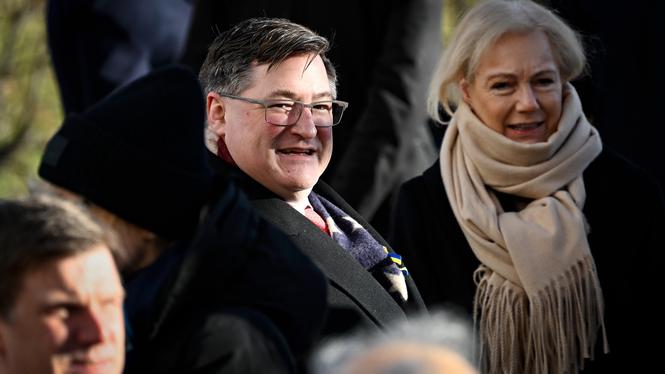 USA:s tidigare ambassadör i Sverige, Erik Ramanathan, i samband med Riksdagens ceremoni för att uppmärksamma Sveriges inträde i Nato.