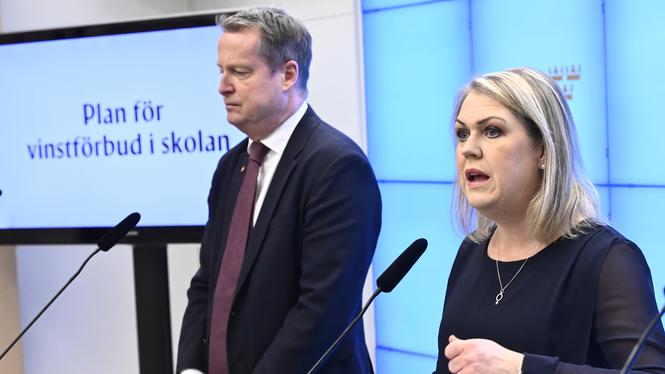 Lena Hallengren (S) och Anders Ygeman (S), på presenterar Socialdemokraternas plan för vinstförbud i skolan. 