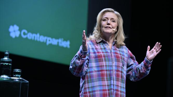 Partiledaren Elisabeth Thand Ringqvist håller tal under Centerpartiets kommundagar. Då sa hon att det är privata skolor och vårdcentraler som etablerar sig på landsbygden.