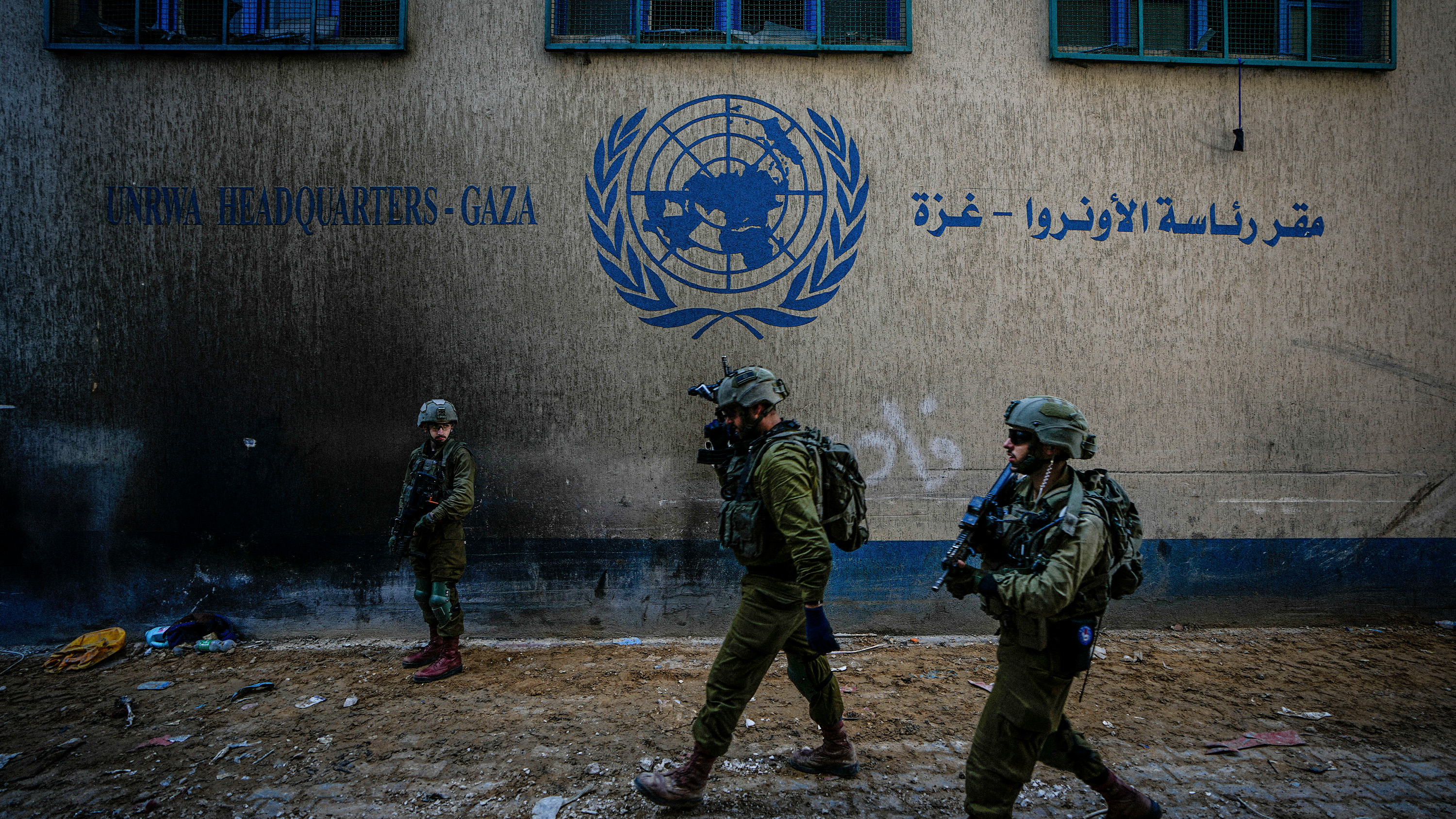 Israel river UNRWA:s högkvarter i det ockuperade Östra Jerusalem och stänger flyktingkliniker, elva länder reagerar i protest, men inte Sverige, skriver debattörerna.