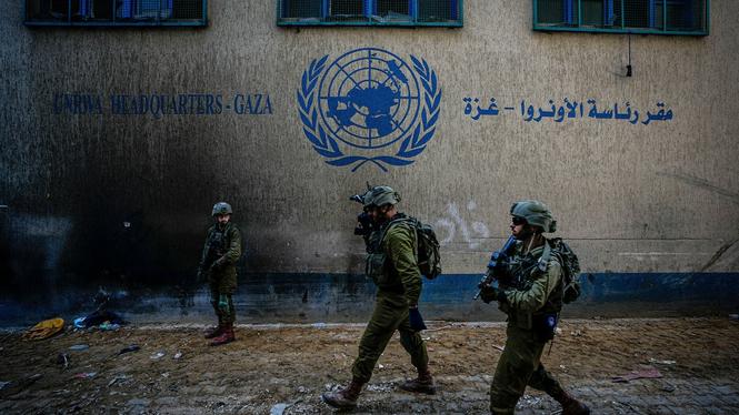 Israel river UNRWA:s högkvarter i det ockuperade Östra Jerusalem och stänger flyktingkliniker, elva länder reagerar i protest, men inte Sverige, skriver debattörerna.