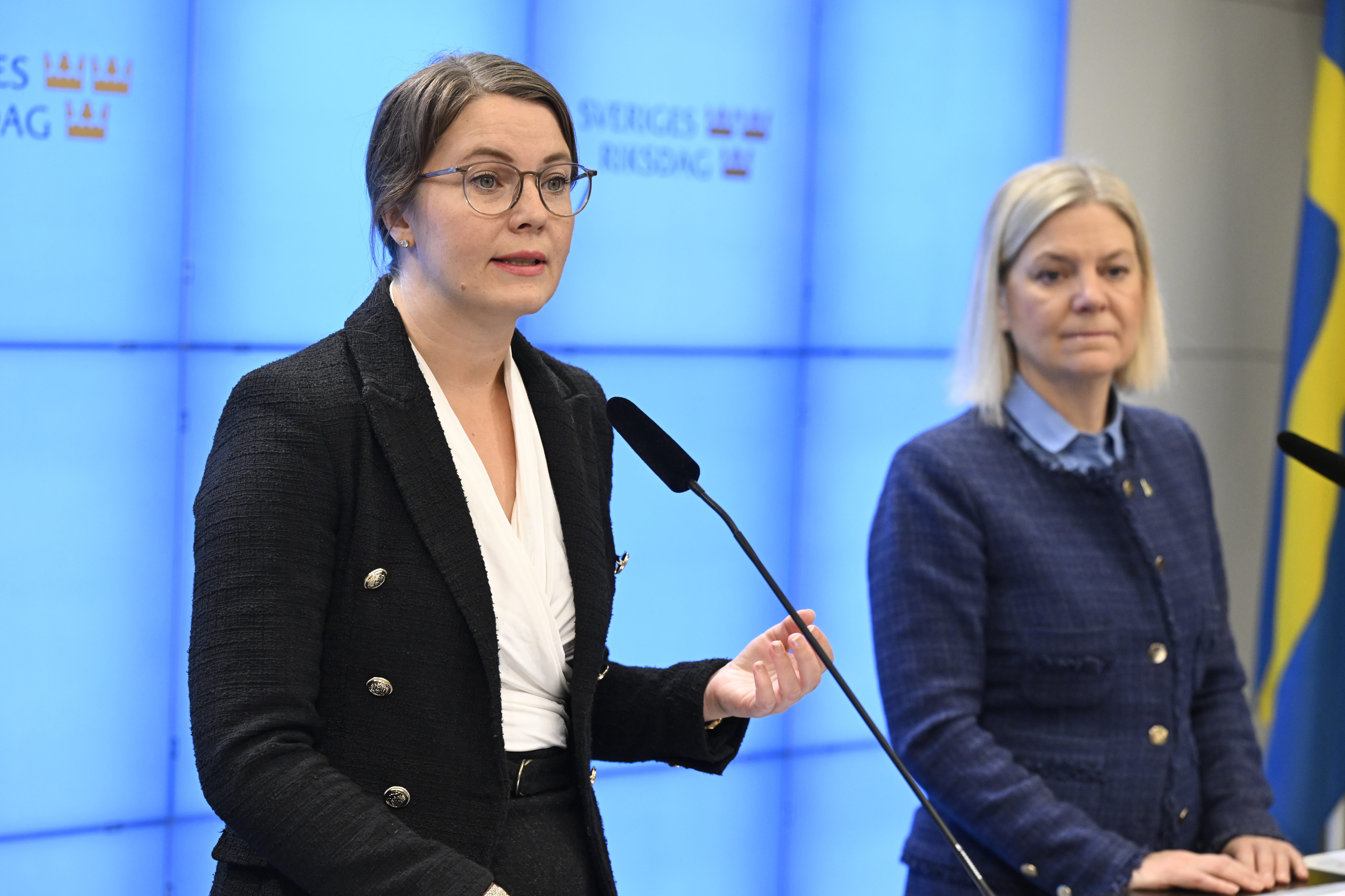 Ida Karkiainen (S), migrationspolitisk talesperson,  med 
partiledare Magdalena Andersson. 