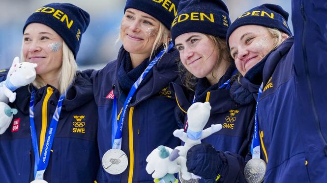 Jonna Sundling, Frida Karlsson, Ebba Andersson och Linn Svahn på pallen.