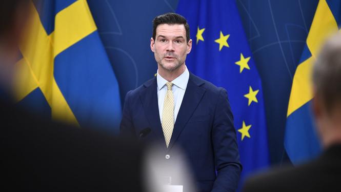 ”Det finns många med mig som är otåliga för vi ser de samhällsproblem som en oproportionerligt hög asylinvandring medfört”, säger Migrationsminister Johan Forssell (M) om det extremt höga tempot i migrationspolitiken.