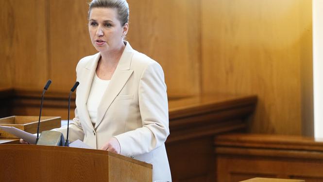 Danska statsministern Mette Frederiksen utlyser val.