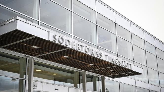 Personerna döms i Södertörns tingsrätt. Arkivbild. 