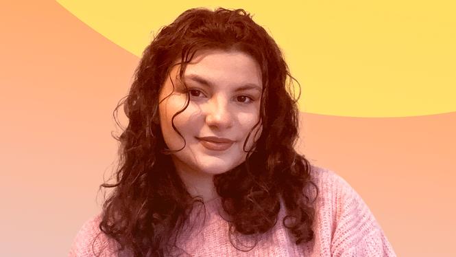 Silvia Jakowicz är proramledare för den nya romska ungdomspodden ”Vorbisara” som sänds i Sveriges radio.