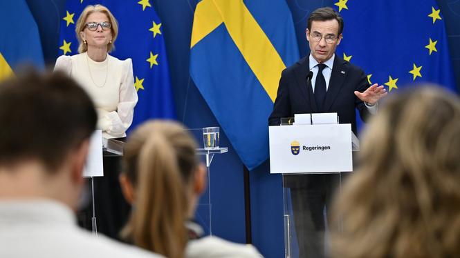 Statsminister Ulf Kristersson (M) och finansminister Elisabeth Svantesson (M) håller en pressträff om det ekonomiska läget med bakgrund av krisen i Mellanöstern.
