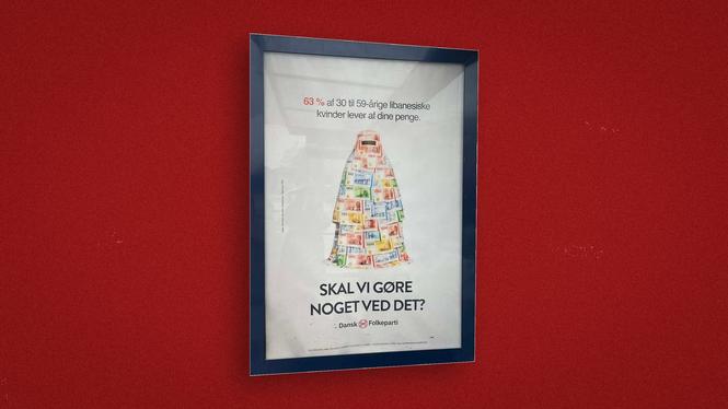 Efter en polisanmälan om hets mot folkgrupp har reklambolaget bakom skyltningen valt att plocka ned Dansk Folkepartis valkampanj som syns på bilden.   