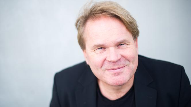 ”Det är ett otroligt slöseri av investerade pengar men också väldigt omoralisk”, säger Alf Solander på Tumba gymnasium.