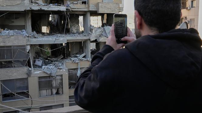 Tidigt på morgonen attackerades en lägenhet i centrala Beirut i ett område som inte har någon koppling till Hizbollah. 