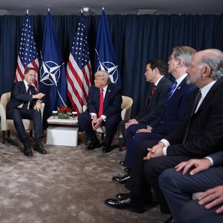 När president Donald Trump mötte Mark Rutte under Världsekonomiskt forum i Davos var klädkoden hos hans stab tydlig. 