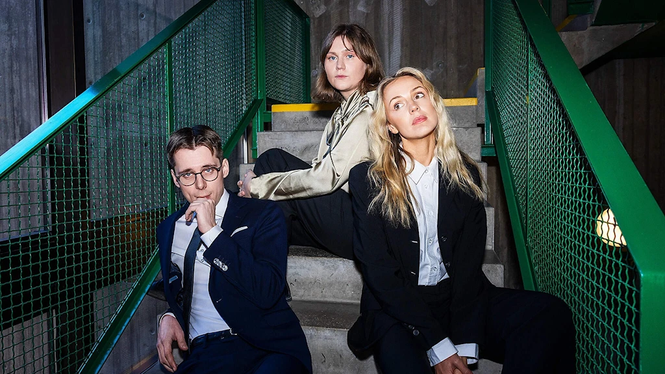 Felix Öste Personne, Hanna Lublin Niklasson och Moa Wallin gör ”Konsulterna”.