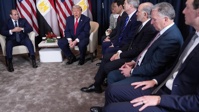 Presidentens favoritskor har nu spridit sig till många i hans stab.