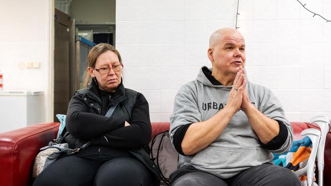 Jari och Einike kommer till Röda korsets hus i stort sett varje dag. De hyllar det mycket, för lugnet, tryggheten och människorna.