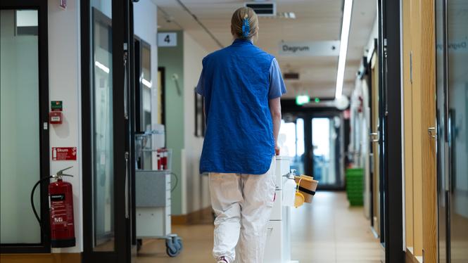 Det är svårt att tolka det på något annat sätt än att kvinnors arbete fortfarande värderas lägre, skriver Leo Vene.