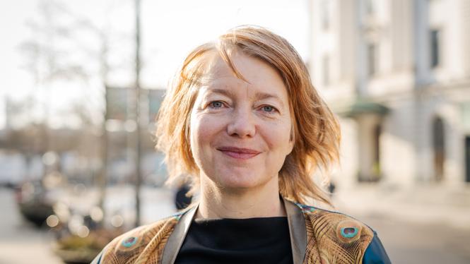 Frysta hyror och lägre matpriser är feministisk politik, enligt Malin Björk. ”Mer pengar i plånboken gör kvinnor friare.”