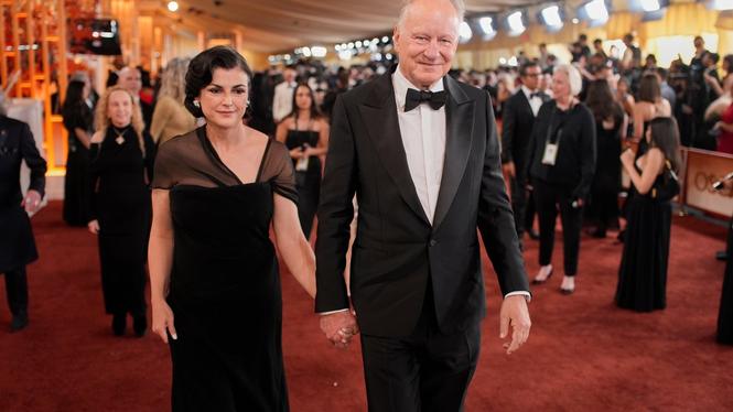 Megan Everett-Skarsgard och Stellan Skarsgard kommer till Oscarsgalan på Dolby Theatre, men de får lämna utan en guldstatyett. 