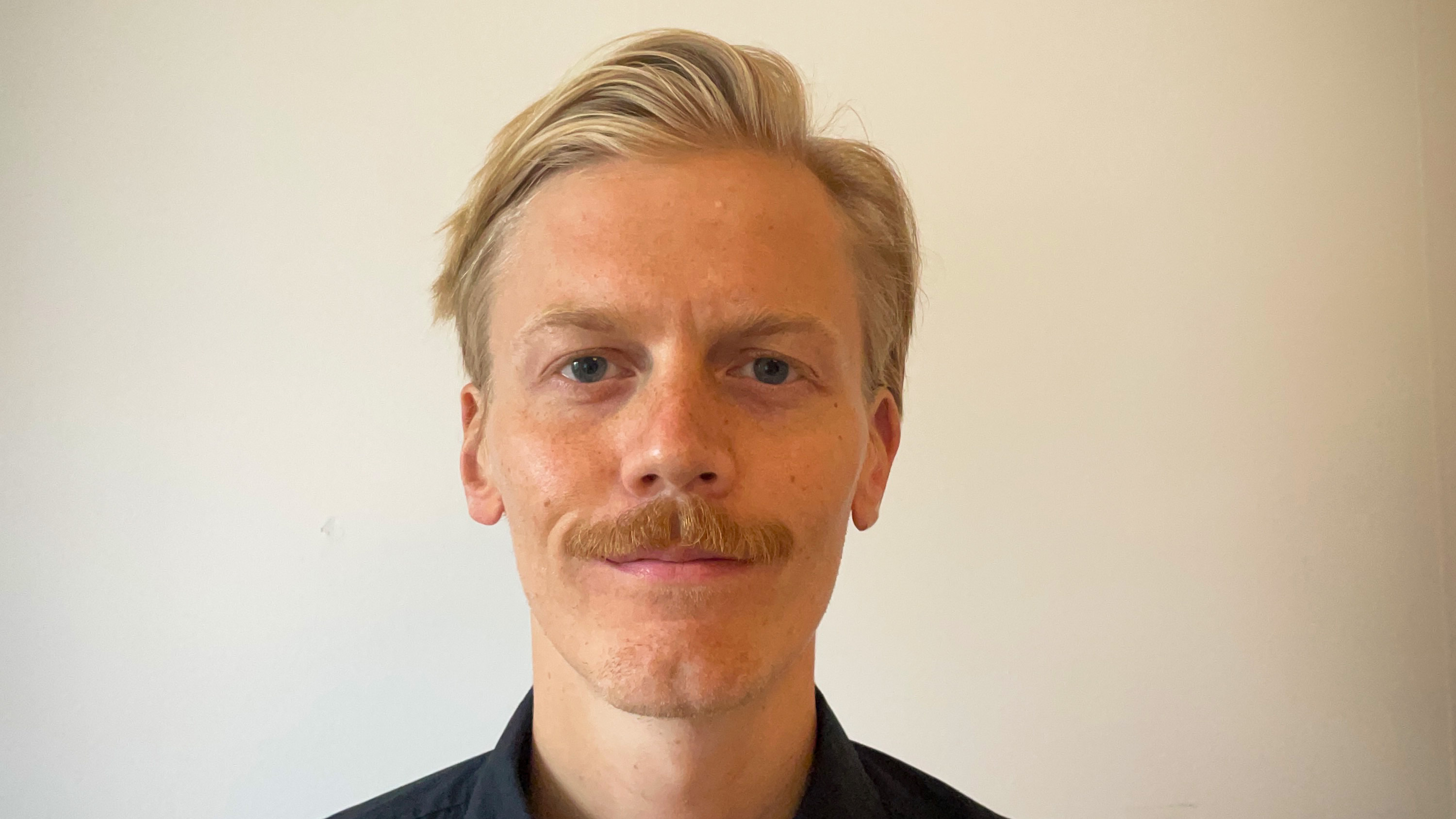 Oskar Lindgren, forskare i klimatledarskap vid Uppsala universitet, riktar kritik mot Liberalerna.