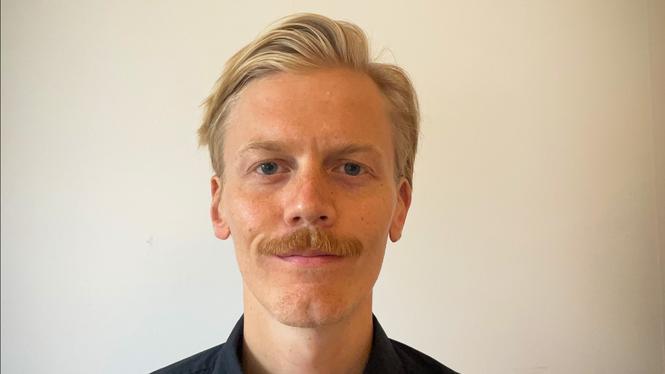 Oskar Lindgren, forskare i klimatledarskap vid Uppsala universitet, riktar kritik mot Liberalerna.