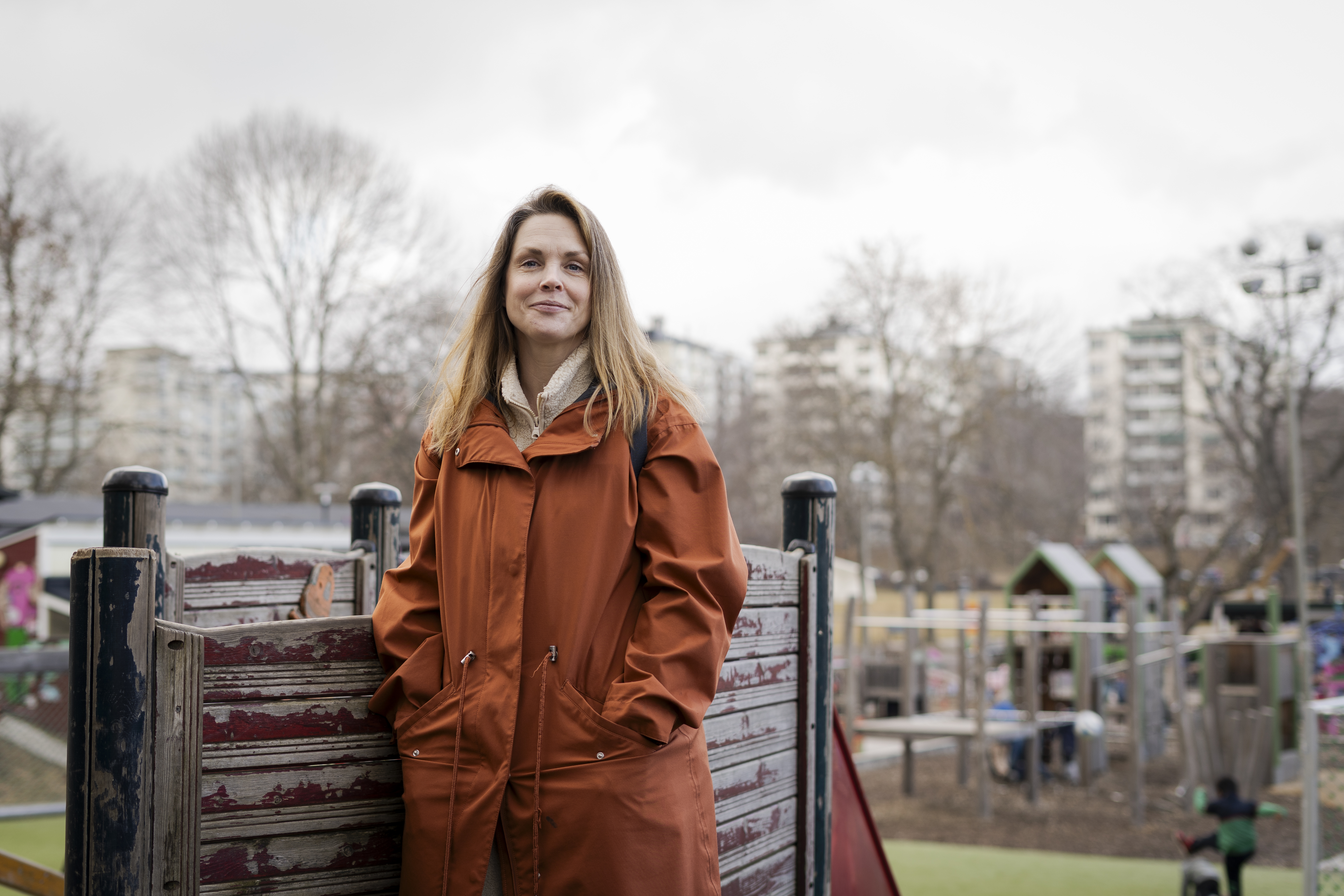 Elin Froby är före detta förskolelärare och aktiv inom Vänsterpartiet. Efter många år med en pressad arbetssituation kände hon sig till slut tvungen att ge upp och byta yrke.