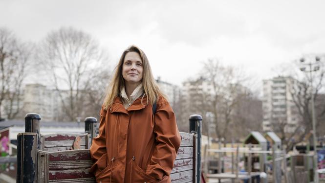 Elin Froby är före detta förskolelärare och aktiv inom Vänsterpartiet. Efter många år med en pressad arbetssituation kände hon sig till slut tvungen att ge upp och byta yrke.