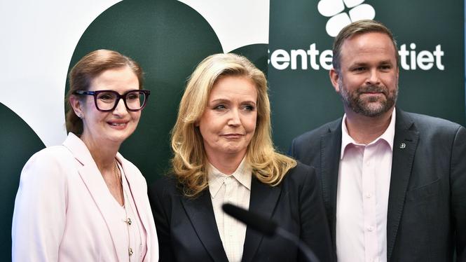 Birgitta Ohlsson presenteras som ny toppkandidat för Centerpartiet med partiledare Elisabeth Thand Ringqvist (C) och Jonas Naddebo (C), gruppledare i Stockholms stad. 