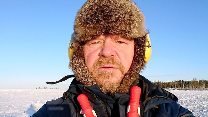 Olle Nygren är en av drygt 50 mantalsskrivna som bor på Holmön utanför Umeå. Öborna har varit beroende av helikoptertrafik för att ta sig till fastlandet sedan mitten av februari.