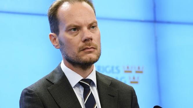 Sverigedemokraternas  klimatpolitiska talesperson Martin Kinnunen anser att tiden sprungit förbi klimatmålen och Klimatpolitiska rådet.