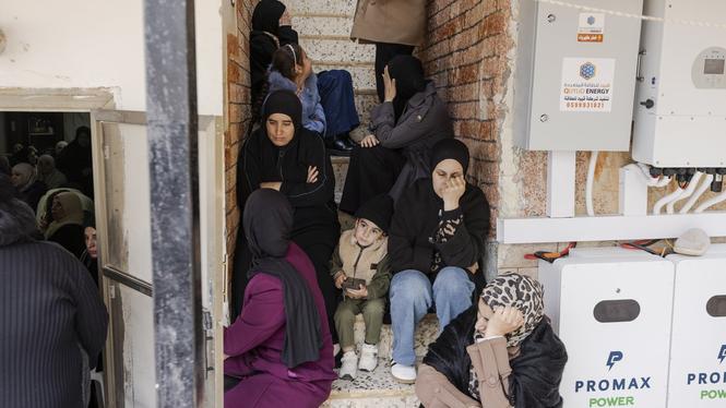 Närstående sörjer efter massakern i Tamoun, Västbanken.