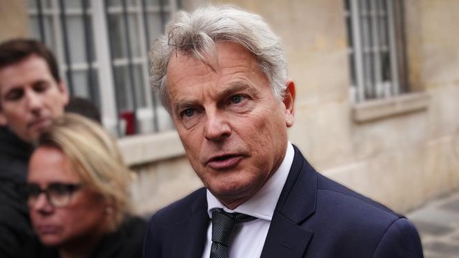 Fabien Roussel, ledare för det franska kommunistpartiet, har blivit vald till borgmästare i Saint-Amand-Les-Eaux.